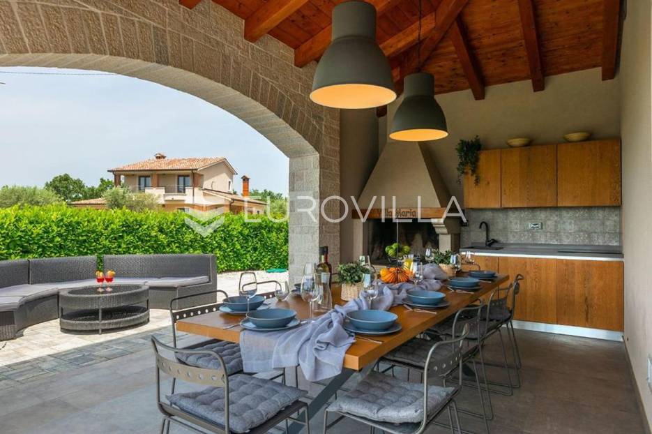 Casa In vendita -  Vižinada