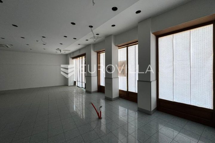 Locaux commerciaux à louer 444 m² – Đakovo