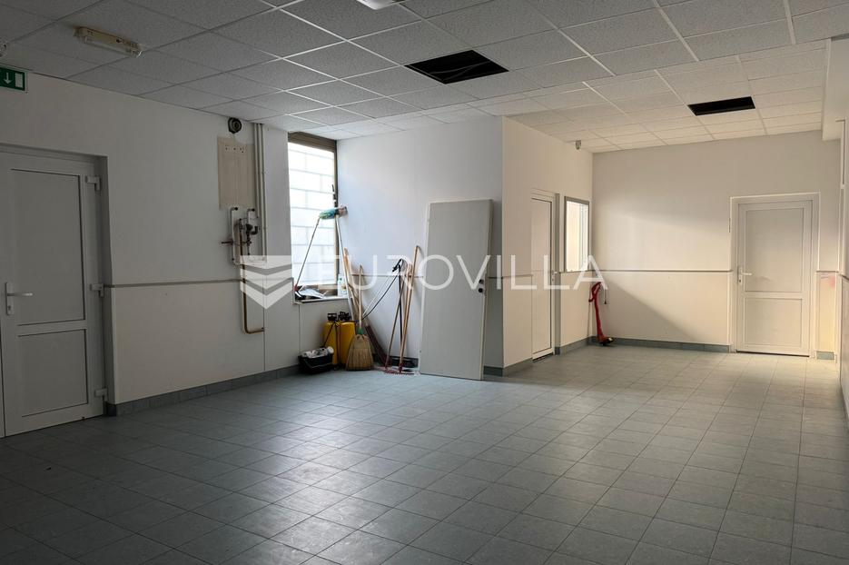 Komerčné Na predaj -  Đakovo