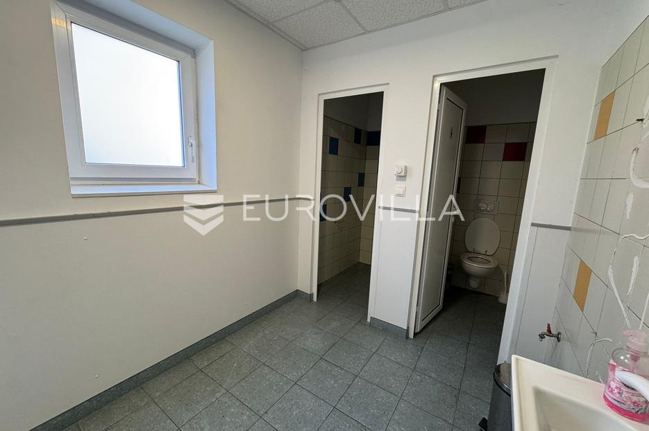 Komerčné Na predaj -  Đakovo