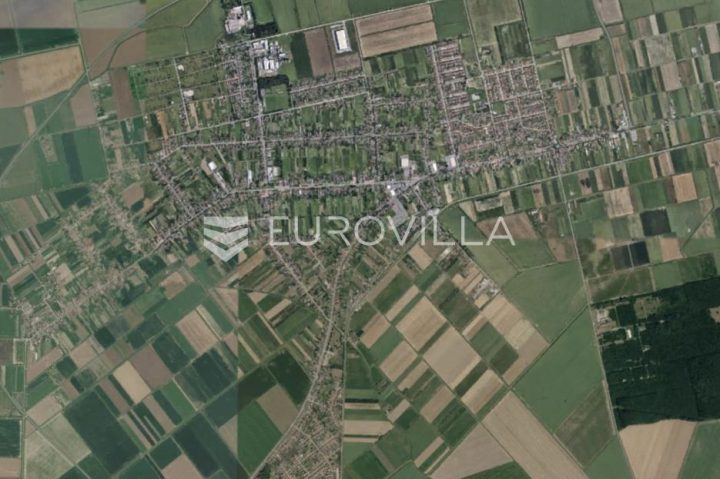 Terreno in vendita 700 m² – Čepin