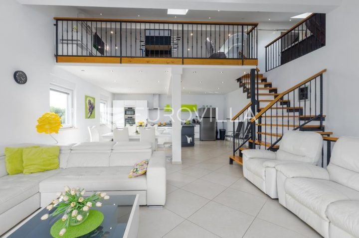 Stan na prodaju 200 m² – Ližnjan