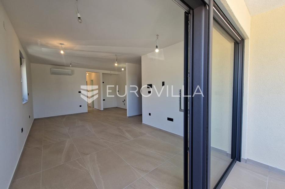 Stan Na prodaju -  Vir