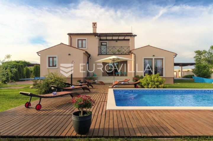 Kuća na prodaju 155 m² – Valtura