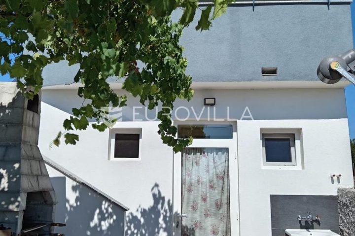 Kuća na prodaju 132 m² – Vrsi
