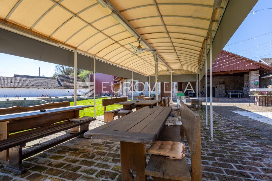 Casa In vendita -  Kneževi Vinogradi