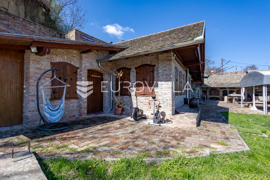 Casa In vendita -  Kneževi Vinogradi