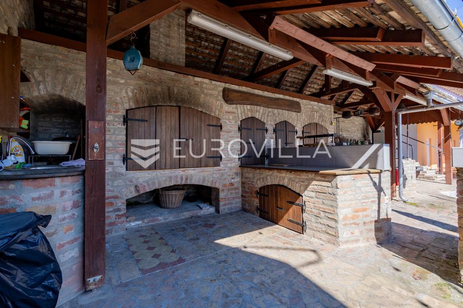 Casa In vendita -  Kneževi Vinogradi