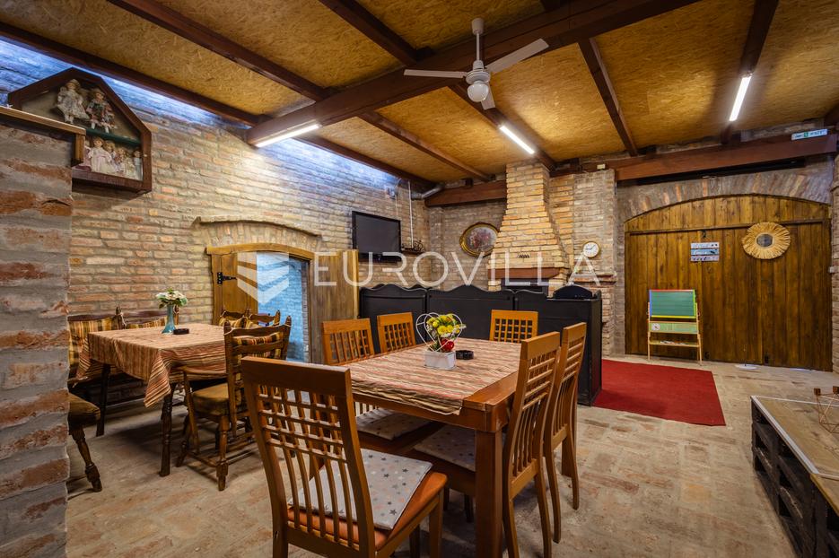 Casa In vendita -  Kneževi Vinogradi