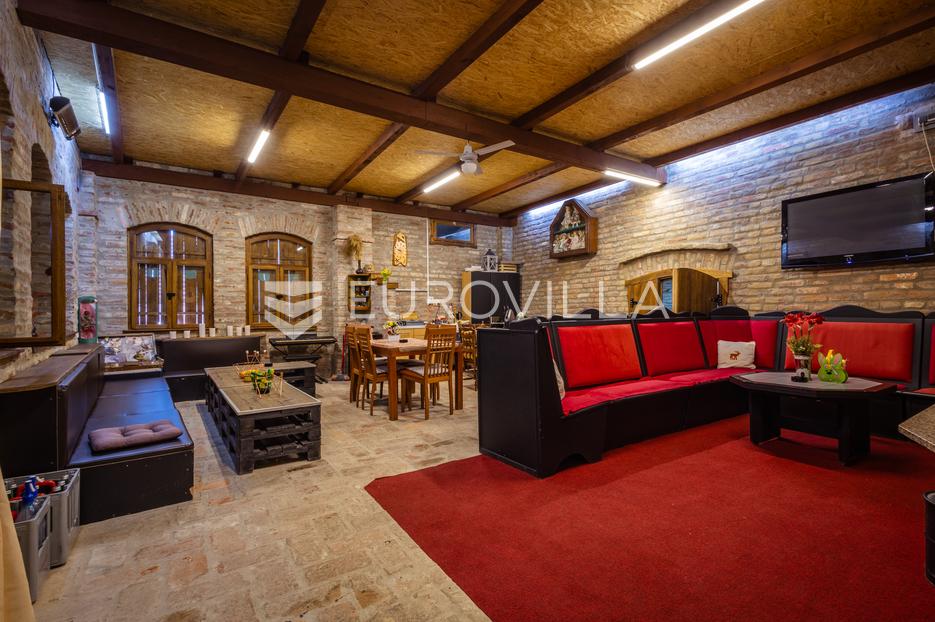 Casa In vendita -  Kneževi Vinogradi