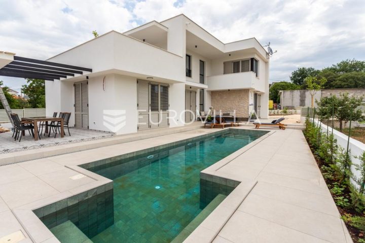 Dům na prodej 283 m² – Bilice