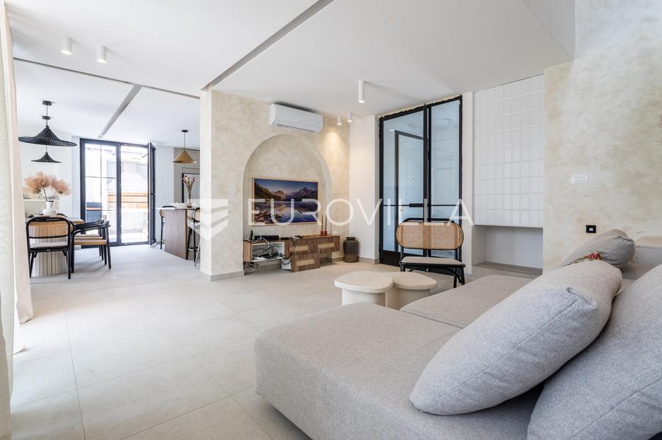 Casa In vendita -  Šibenik - Okolica