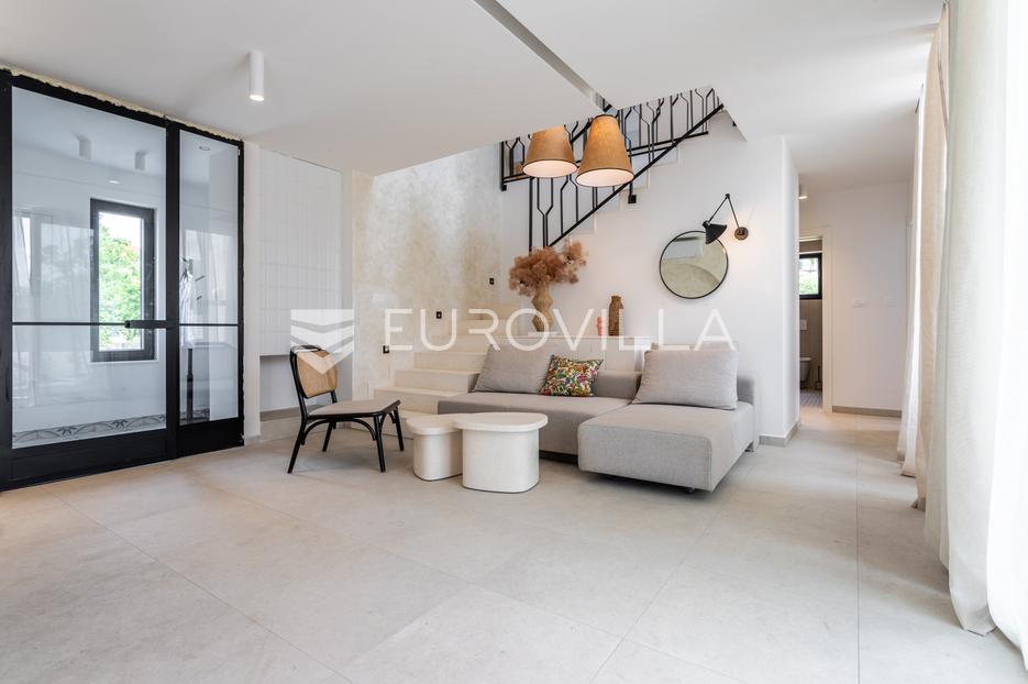 Casa In vendita -  Šibenik - Okolica