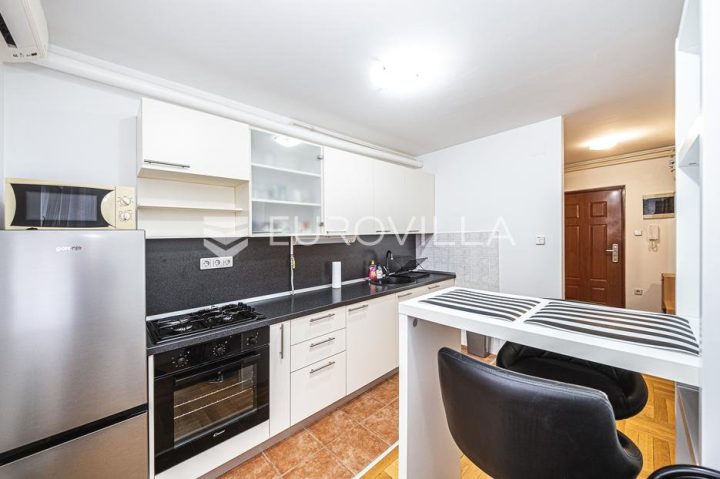 Appartement à louer 44 m² – Trokut