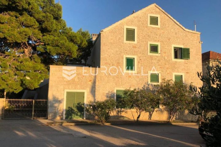 Kuća na prodaju 330 m² – Srima