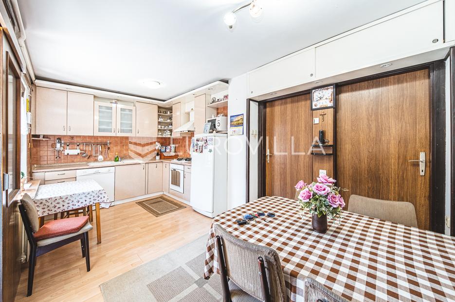 Haus Zu verkaufen -  Trešnjevka - Sjever
