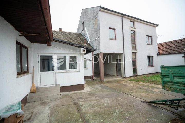 Dům na prodej 470 m² – Satnica Đakovačka