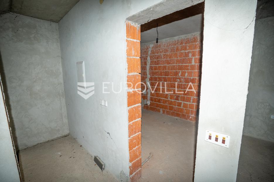 Haus Zu verkaufen -  Satnica Đakovačka