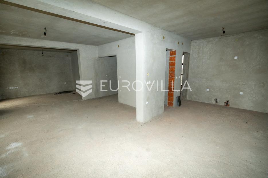 Haus Zu verkaufen -  Satnica Đakovačka