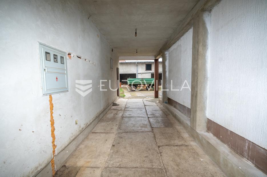 Haus Zu verkaufen -  Satnica Đakovačka