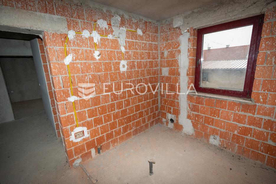 Haus Zu verkaufen -  Satnica Đakovačka