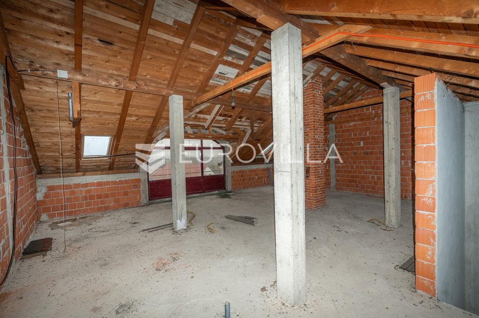 Haus Zu verkaufen -  Satnica Đakovačka