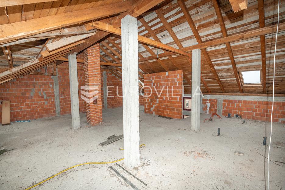Haus Zu verkaufen -  Satnica Đakovačka
