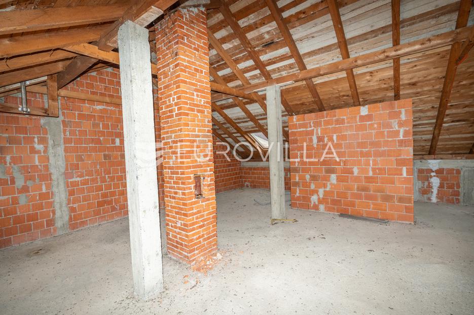 Haus Zu verkaufen -  Satnica Đakovačka