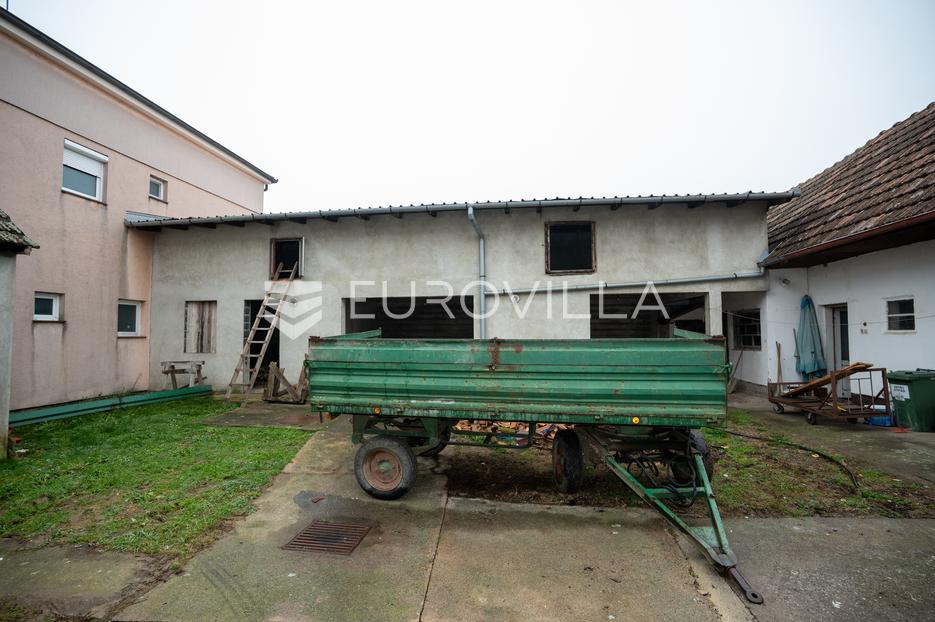 Haus Zu verkaufen -  Satnica Đakovačka