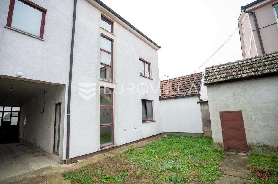 Haus Zu verkaufen -  Satnica Đakovačka