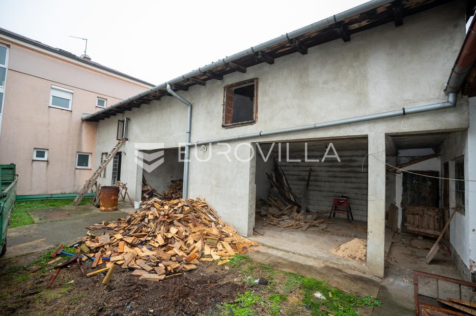 Haus Zu verkaufen -  Satnica Đakovačka