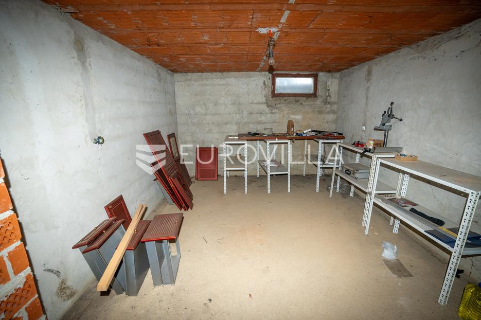 Haus Zu verkaufen -  Satnica Đakovačka