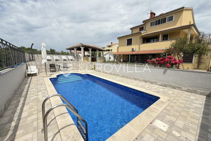 House for sale 330 m² – Veli Vrh