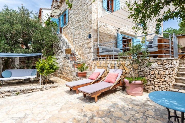 Kuća na prodaju 201 m² – Milna