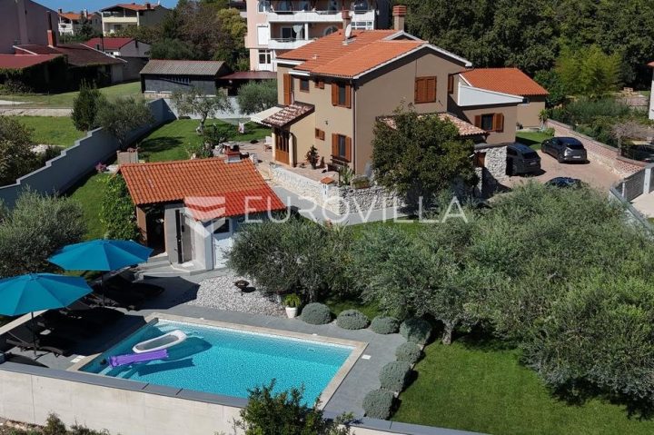 Kuća na prodaju 285 m² – Banjole