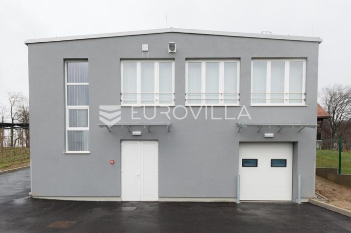 Poslovni prostor na prodaju 540 m² – Donja Zelina