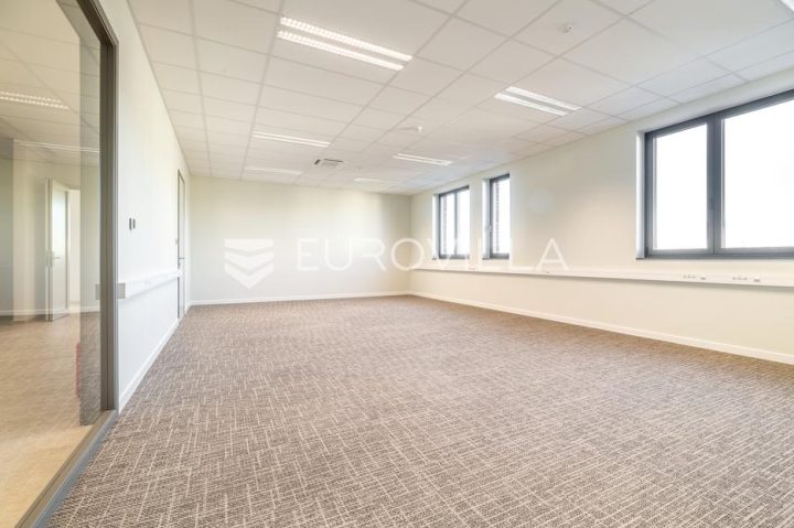 Komerční na prodej 435 m² – Dubrava