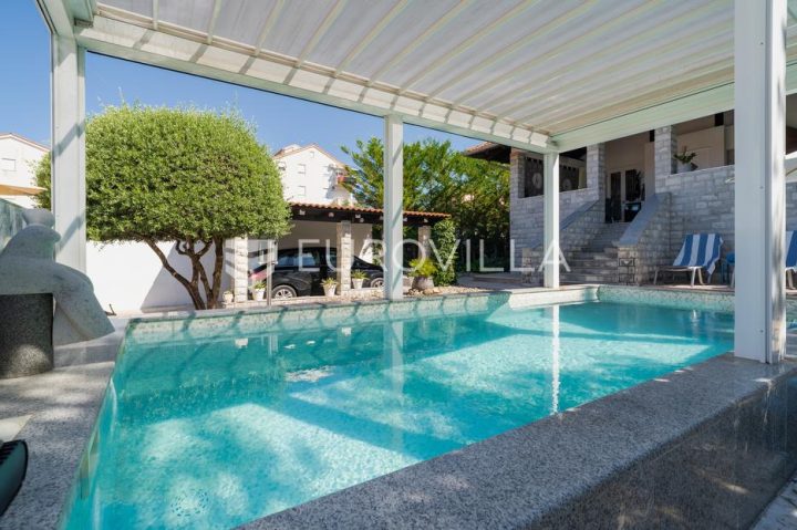 Hiša na predaj 180 m² – Biograd Na Moru