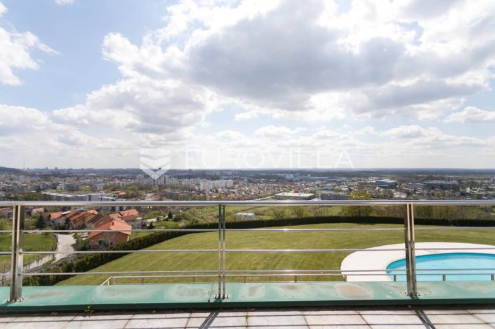 Dom na predaj 750 m² – Lisičina
