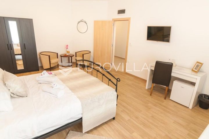 Lokal użytkowy na sprzedaż 175 m² – Gripe