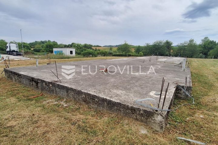 Zemljište na prodaju 2000 m² – Švarča