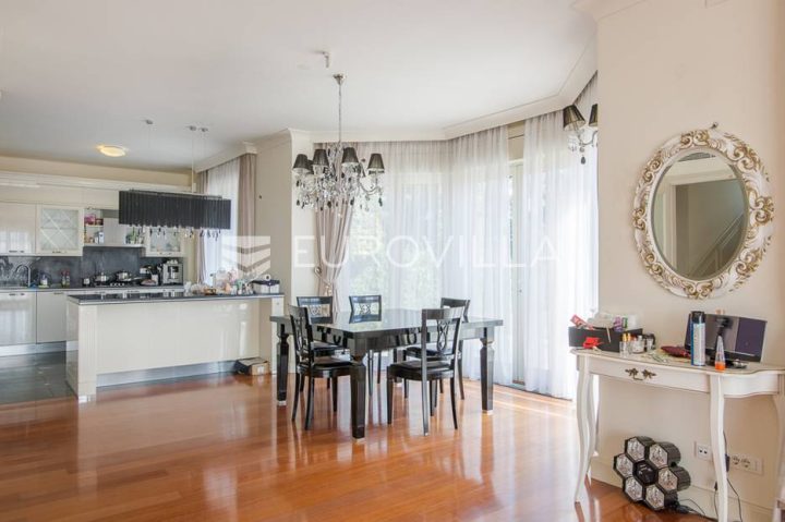 Casa in vendita 936 m² – Šestine