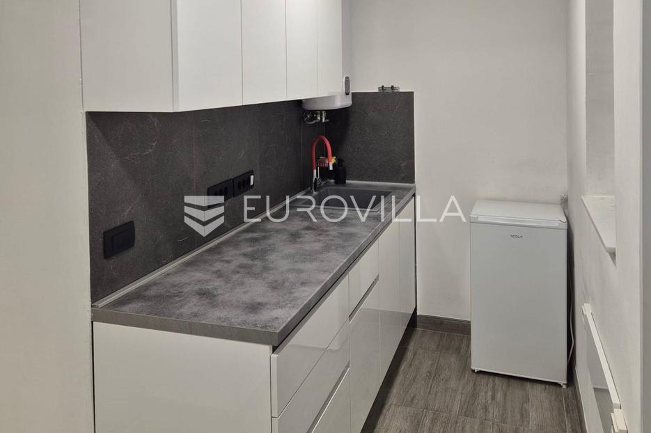 Commerciale In vendita -  Osijek