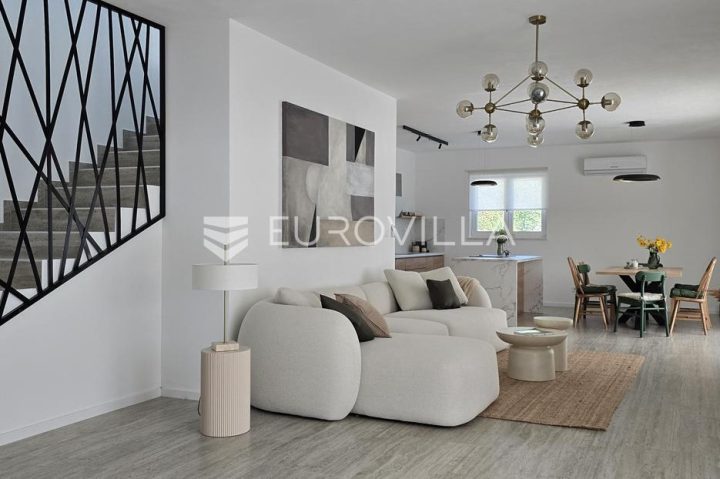 Dom na sprzedaż 220 m² – Režanci