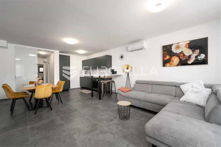 Mieszkanie na sprzedaż 99 m² – Funtana