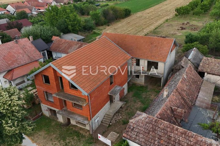 House for sale 600 m² – Borovo Naselje