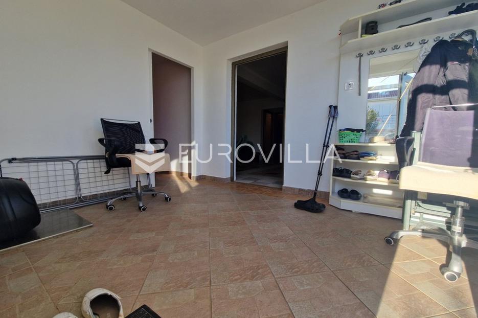 House For sale -  Vir
