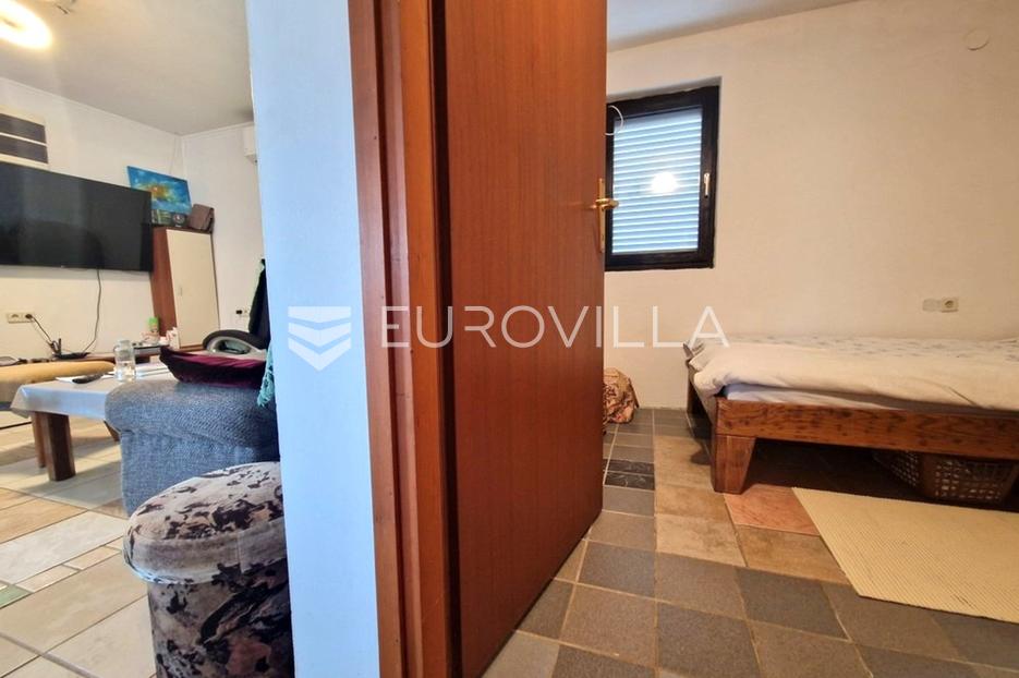 House For sale -  Vir