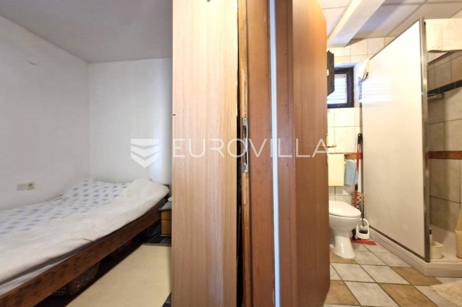 House For sale -  Vir