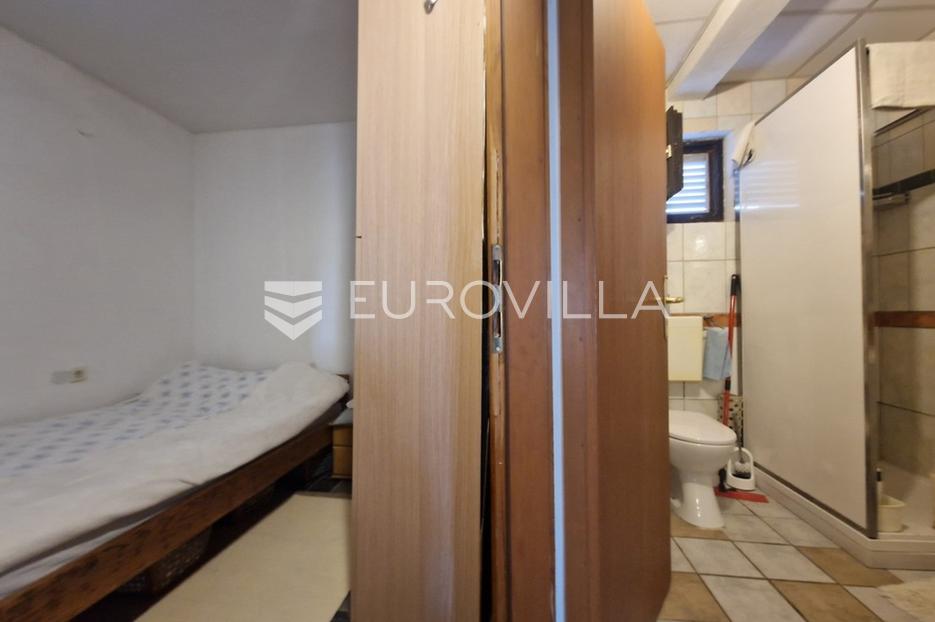 House For sale -  Vir
